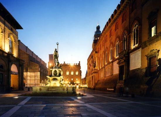 Bologna-piazza-Maggiore-fontana-del-Nettuno