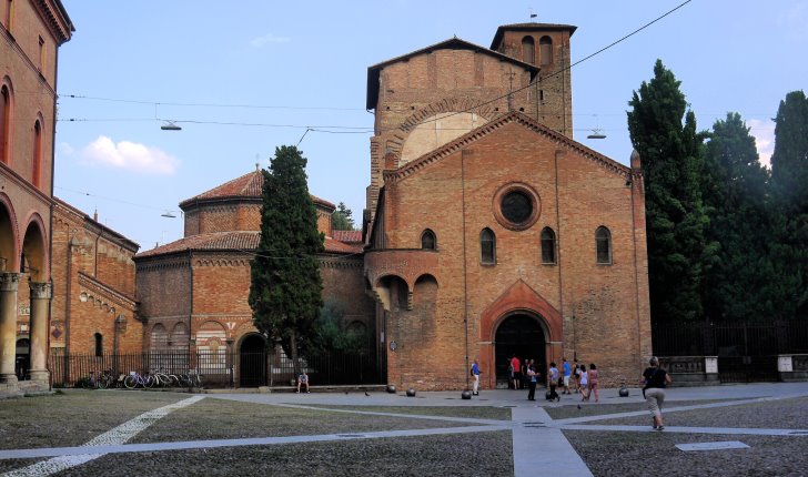 Santo Stefano Alle Sette Chiese A Bologna Storia Curiosita E Leggende